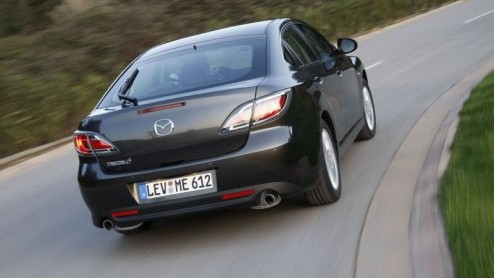 Het is even goed kijken, maar de Mazda6 is vernieuwd op 400 punten. Het belangrijkste model van de Japanners gaat zijn tweede levensfase in en is daarom rondom lichtjes bijgepunt. Een belangrijke aanw