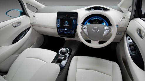 Zoals beloofd maakt Nissan vandaag het prijskaartje van de elektrische Nissan LEAF bekend. De volwaardige C-segment auto is vanaf juli te bestellen in n complete uitvoering, voor de prijs van 32.839