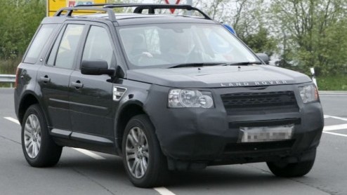 Binnen afzienbare tijd wordt de Land Rover Freelander voorzien van een nieuw jasje. De Britten hebben alvast enkele prototypes op expeditie gestuurd die de eerste generatie uit 2007 gaan opvolgen. Dat