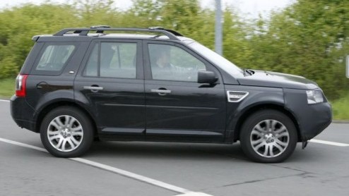 Binnen afzienbare tijd wordt de Land Rover Freelander voorzien van een nieuw jasje. De Britten hebben alvast enkele prototypes op expeditie gestuurd die de eerste generatie uit 2007 gaan opvolgen. Dat