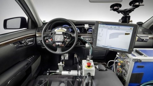 Het testen van nieuw ontwikkelde autos op het gebied van veiligheid en duurzaamheid is een intensieve en tijdrovende klus voor het ontwikkelingsteam. Bovendien vragen nieuwe assistentiesystemen om ze