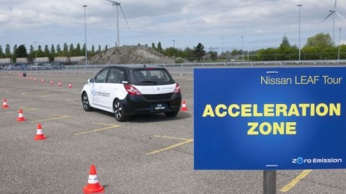 Elektrische autos, ze komen er aan! We kennen er al diverse, van heel kleine zoals de Tazzari Zero tot de zeer sportieve Fisker en Tesla. Nissan komt met de LEAF, een volwaardige wegenbelastingvrije