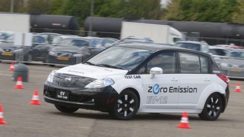 Elektrische autos, ze komen er aan! We kennen er al diverse, van heel kleine zoals de Tazzari Zero tot de zeer sportieve Fisker en Tesla. Nissan komt met de LEAF, een volwaardige wegenbelastingvrije