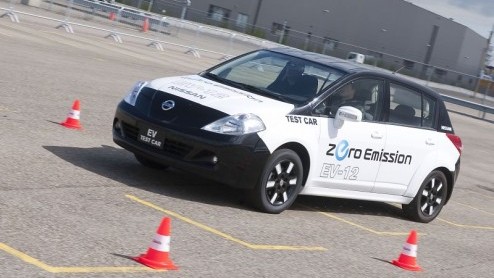 Elektrische autos, ze komen er aan! We kennen er al diverse, van heel kleine zoals de Tazzari Zero tot de zeer sportieve Fisker en Tesla. Nissan komt met de LEAF, een volwaardige wegenbelastingvrije
