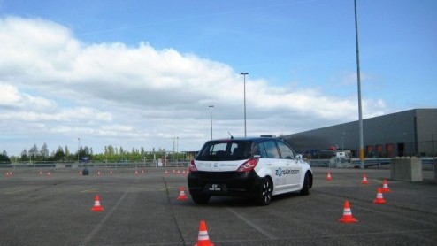 Elektrische autos, ze komen er aan! We kennen er al diverse, van heel kleine zoals de Tazzari Zero tot de zeer sportieve Fisker en Tesla. Nissan komt met de LEAF, een volwaardige wegenbelastingvrije