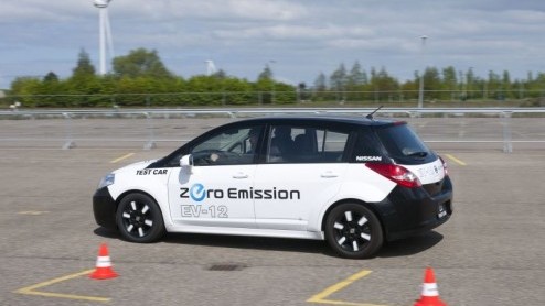 Elektrische autos, ze komen er aan! We kennen er al diverse, van heel kleine zoals de Tazzari Zero tot de zeer sportieve Fisker en Tesla. Nissan komt met de LEAF, een volwaardige wegenbelastingvrije