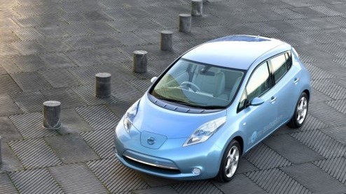 Elektrische autos, ze komen er aan! We kennen er al diverse, van heel kleine zoals de Tazzari Zero tot de zeer sportieve Fisker en Tesla. Nissan komt met de LEAF, een volwaardige wegenbelastingvrije