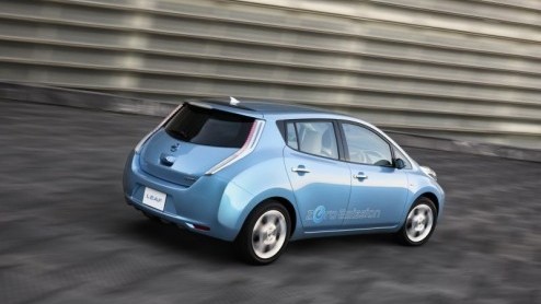 Elektrische autos, ze komen er aan! We kennen er al diverse, van heel kleine zoals de Tazzari Zero tot de zeer sportieve Fisker en Tesla. Nissan komt met de LEAF, een volwaardige wegenbelastingvrije
