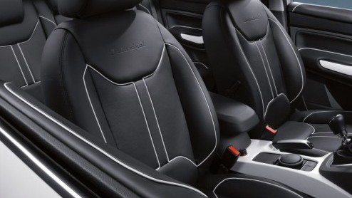 In navolging van de Ford S-MAX, de Galaxy, de Mondeo en de Fiesta, is nu ook de Ford Kuga leverbaar met een speciaal aangekleed Individual-interieur voor de veeleisende klant. Er zijn drie themas sam
