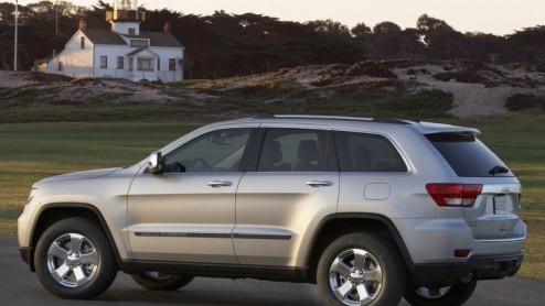 De Jeep Grand Cherokee staat op het punt te worden opgevolgd. De productiefaciliteit in Detroit is inmiddels up and running om de eerste nieuwe exemplaren van de band te laten rollen. In het najaar ko
