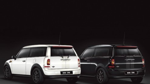 Nieuw bij de MINI-dealer, de Mini One Clubman Club White&Black. Een gelimiteerde serie van 100 stuks in zwart of wit, exclusief uitgevoerd met unieke sierdetails en speciaal lichtmetaal. Nog altijd me