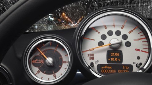 Liever een exclusieve Cabrio? Dan heeft Mini de One Cabrio Anniversary bij de dealer staan. Voorzien van opties 'die je toch al wilde', aldus het merk. De dakloze Brit kost 25.489 euro, en na meer dan