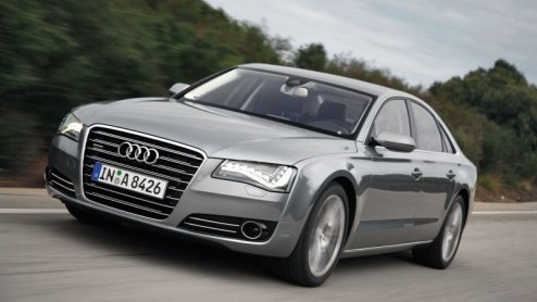 Een beetje zakenman werkt dag in dag uit met internet. De WLAN-Hotspot op de nieuwe Audi A8 maakt een werkdag nog efficinter, dankzij een draadloze internetverbinding via UMTS voor de laptop en smart