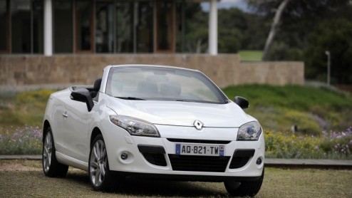 Renault maakt de Mgane-familie wel heel luchtig compleet. De zesde en laatste telg van het gamma is namelijk de Coupe-Cabriolet, wederom met inklapbare hardtop en panoramisch glazen dakdeel. Kennisma