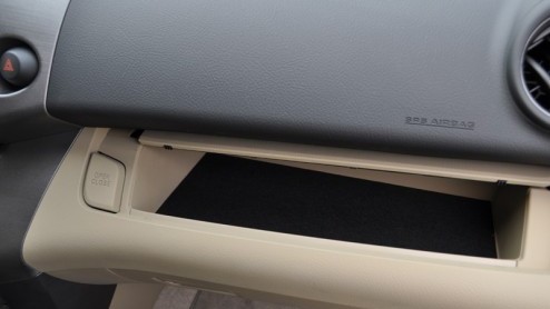 Toyota heeft de RAV4 in korte tijd twee keer gefacelift. Als we het gezegde mogen geloven alle goede dingen in drien is de nieuwste versie dus van alle markten thuis. De importeur stuurde ons op pa