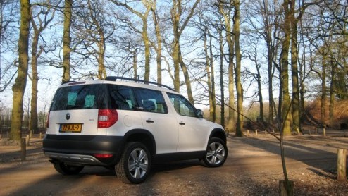Met angst en beven hebben we uit moeten kijken naar de komst van de Skoda Yeti. Eenmaal uit de doeken bleek het echter een kleine vriendelijke reus, waarmee de Tsjechen inspelen op het nog steeds groe