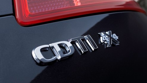 In navolging van de 2.0 Turbo en V6-en kan ook de Opel Insignia 2.0 CDTI 160 pk diesel met adaptieve vierwielaandrijving worden uitgerust. Daarnaast zijn alle CDTI's verder verfijnd om de lawaai en tr