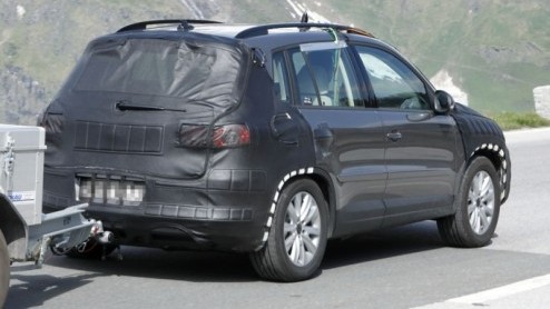 Vrijwel alle Volkswagen-modellen zijn inmiddels voorzien van de nieuwe Golf VI-neus. De Tiguan kijkt nog niet volgens de laatste mode in de wereld, maar daar komt al snel verandering in. De Duitsers