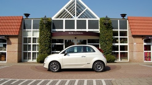 Hoeveel lol kun je hebben in een bijna-cabrio van drienhalve meter lengte? Een heleboel, zo blijkt na een zonnig weekje sturen met de Fiat 500C 1.2 Dualogic. De populaire retro-Italiaan is er sinds k