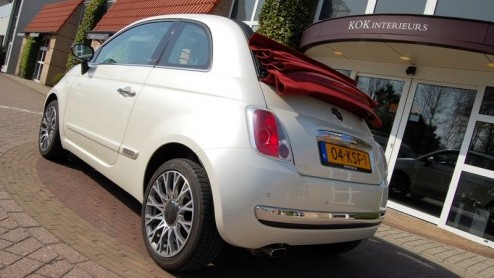 Hoeveel lol kun je hebben in een bijna-cabrio van drienhalve meter lengte? Een heleboel, zo blijkt na een zonnig weekje sturen met de Fiat 500C 1.2 Dualogic. De populaire retro-Italiaan is er sinds k