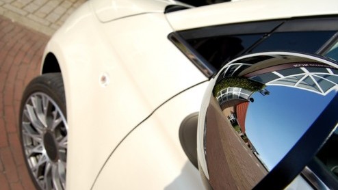 Hoeveel lol kun je hebben in een bijna-cabrio van drienhalve meter lengte? Een heleboel, zo blijkt na een zonnig weekje sturen met de Fiat 500C 1.2 Dualogic. De populaire retro-Italiaan is er sinds k