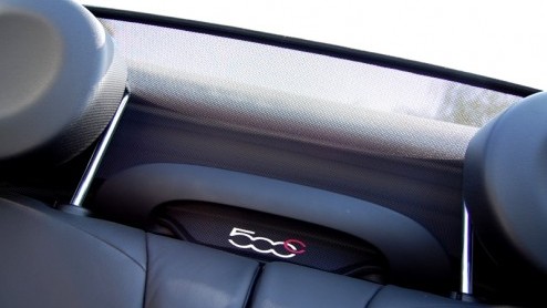 Hoeveel lol kun je hebben in een bijna-cabrio van drienhalve meter lengte? Een heleboel, zo blijkt na een zonnig weekje sturen met de Fiat 500C 1.2 Dualogic. De populaire retro-Italiaan is er sinds k