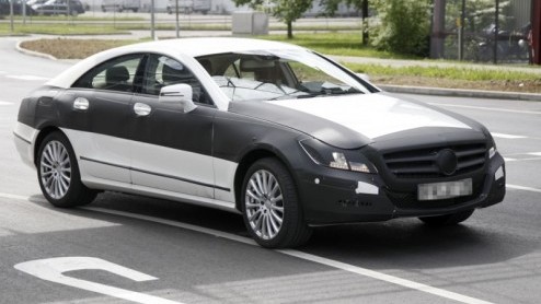 Deze week reed de nieuwe Mercedes-Benz CLS opnieuw langs de lens van onze spionagefotograaf. De tweede generatie van de elegante vierdeurscoup is inmiddels zo goed als af en mag zodoende ook met mind