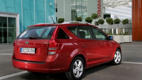 De recent vernieuwde Kia Ceed is op verzoek nu extra reislustig. De importeur heeft een speciaal Traveller Pack samengesteld voor de drie carosserievarianten als 1.4 CVVT X-tra. Daarmee wordt cruisen