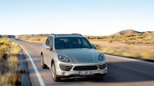 Voor de recent gentroduceerde nieuwe Porsche Cayenne zijn nu twee extra motoren beschikbaar: een V6 benzine- en dieselmotor. Beiden komen nog beter voor de dag dan hun voorgangers en staan vanaf 79.9