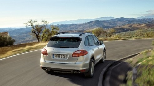 Voor de recent gentroduceerde nieuwe Porsche Cayenne zijn nu twee extra motoren beschikbaar: een V6 benzine- en dieselmotor. Beiden komen nog beter voor de dag dan hun voorgangers en staan vanaf 79.9