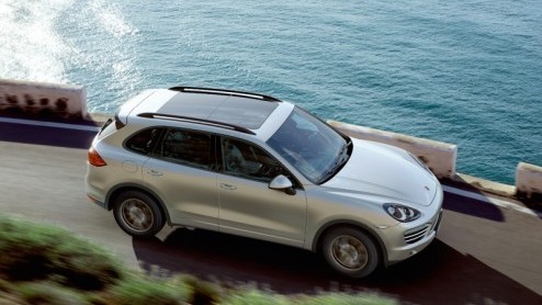 Voor de recent gentroduceerde nieuwe Porsche Cayenne zijn nu twee extra motoren beschikbaar: een V6 benzine- en dieselmotor. Beiden komen nog beter voor de dag dan hun voorgangers en staan vanaf 79.9