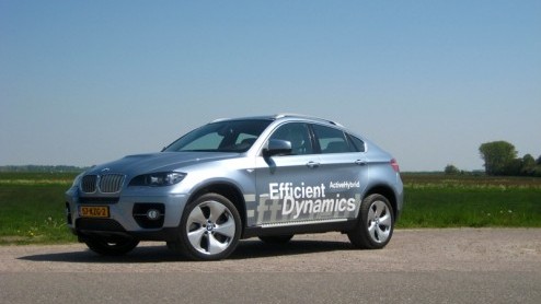 Met de 7-serie en X6 ActiveHybrid heeft BMW onlangs voor het eerst de weg van hybridetechniek bewandeld. En laten we eerlijk wezen, gezien de aanwezigheid van een 4.4 liter V8 biturbo en twee elektrom