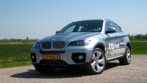 Met de 7-serie en X6 ActiveHybrid heeft BMW onlangs voor het eerst de weg van hybridetechniek bewandeld. En laten we eerlijk wezen, gezien de aanwezigheid van een 4.4 liter V8 biturbo en twee elektrom