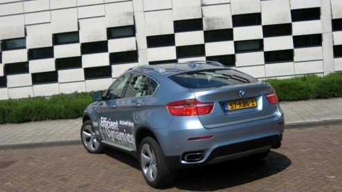 Met de 7-serie en X6 ActiveHybrid heeft BMW onlangs voor het eerst de weg van hybridetechniek bewandeld. En laten we eerlijk wezen, gezien de aanwezigheid van een 4.4 liter V8 biturbo en twee elektrom