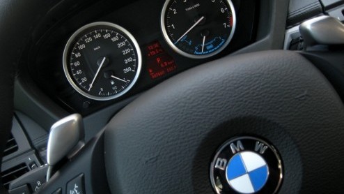Met de 7-serie en X6 ActiveHybrid heeft BMW onlangs voor het eerst de weg van hybridetechniek bewandeld. En laten we eerlijk wezen, gezien de aanwezigheid van een 4.4 liter V8 biturbo en twee elektrom
