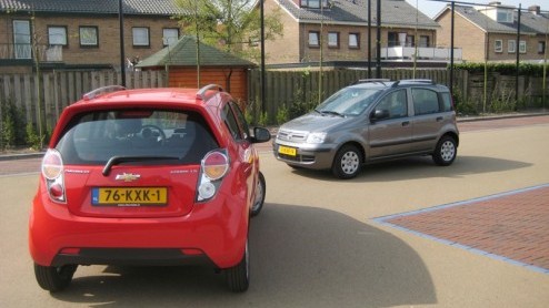 Na vijf jaar trouwe dienst zegt Chevrolet de tweede generatie Matiz vaarwel. Een voor zijn afmetingen ruime en compleet uitgeruste auto voor een zacht prijsje. Inmiddels zijn er veel nieuwe kapers op
