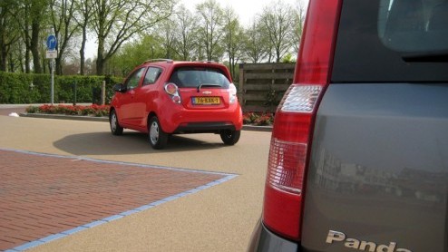 Na vijf jaar trouwe dienst zegt Chevrolet de tweede generatie Matiz vaarwel. Een voor zijn afmetingen ruime en compleet uitgeruste auto voor een zacht prijsje. Inmiddels zijn er veel nieuwe kapers op