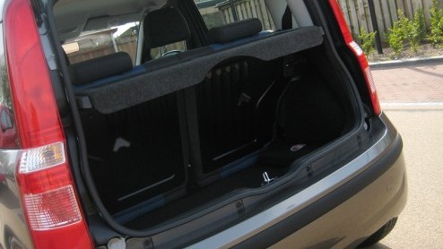 Na vijf jaar trouwe dienst zegt Chevrolet de tweede generatie Matiz vaarwel. Een voor zijn afmetingen ruime en compleet uitgeruste auto voor een zacht prijsje. Inmiddels zijn er veel nieuwe kapers op