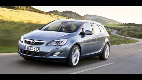 Niet helemaal een verrassing, maar nu wel officieel; nieuwe Opel Astra Sports Tourer. Het kleine broertje van de Insignia ST oogt net zo gestroomlijnd en kan  nog veel belangrijker - maximaal 1550 li