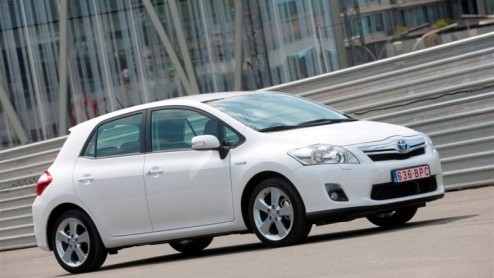 Kijk, zo gaat dat. Nog voordat de nieuwe Toyota Auris Full Hybrid bij de dealer staat is het 1100e koopcontract al getekend. Het tweede hybridemodel van de Japanners staat namelijk pas begin augustus