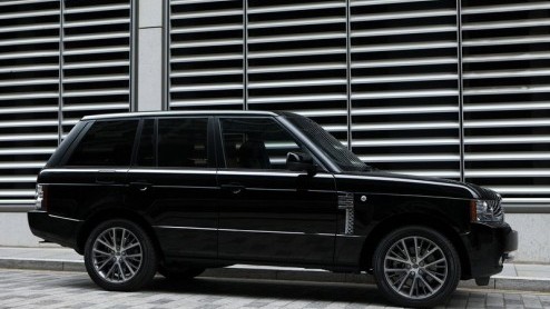 Veertig jaar Range Rover moet uitbundig worden gevierd, vindt Land Rover. Dus hebben de Britten het summum der luxe ontwikkeld; de Range Rover Autobiography Black 40th Anniversary Limited Edition. Vor