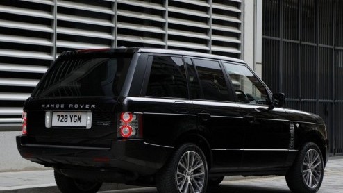 Veertig jaar Range Rover moet uitbundig worden gevierd, vindt Land Rover. Dus hebben de Britten het summum der luxe ontwikkeld; de Range Rover Autobiography Black 40th Anniversary Limited Edition. Vor
