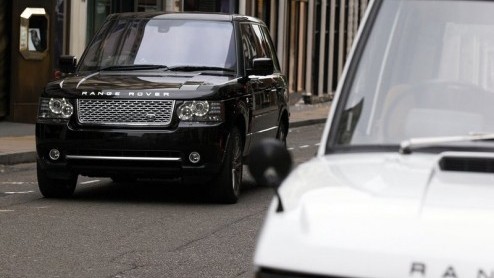 Veertig jaar Range Rover moet uitbundig worden gevierd, vindt Land Rover. Dus hebben de Britten het summum der luxe ontwikkeld; de Range Rover Autobiography Black 40th Anniversary Limited Edition. Vor