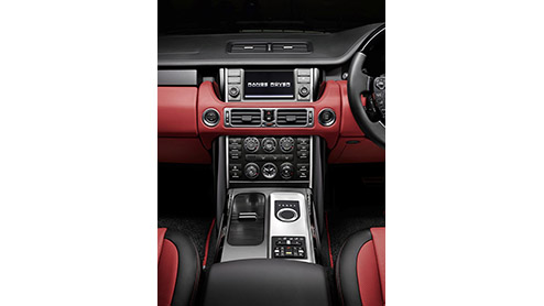 Veertig jaar Range Rover moet uitbundig worden gevierd, vindt Land Rover. Dus hebben de Britten het summum der luxe ontwikkeld; de Range Rover Autobiography Black 40th Anniversary Limited Edition. Vor