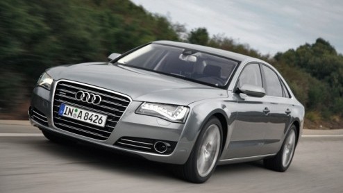 Audi breidt het motorengamma van de nieuwe Audi A8 uit met twee V6-krachtbronnen: de direct ingespoten 3.0 TFSI en de 3.0 TDI met respectievelijk een C- en B-label. De levering van de nieuwe modellen