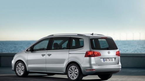 Het nieuwe pakezel van Volkswagen heeft een prijs en is vanaf nu te bestellen. De Sharan is leverbaar vanaf 37.490 euro, verkrijgbaar met keuze uit een TSI benzine en twee TDI diesels, allen voorzien