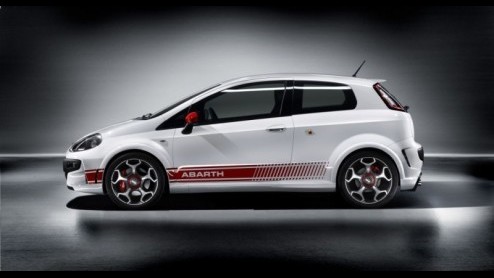 Nu het zomer is heeft Abarth het seizoen in de bol en komt met twee nieuwe modellen; de Abarth Punto Evo en Abarth 500C. Beiden zijn opgevoed met sportiviteit, prestaties en rijplezier als kernwaarden