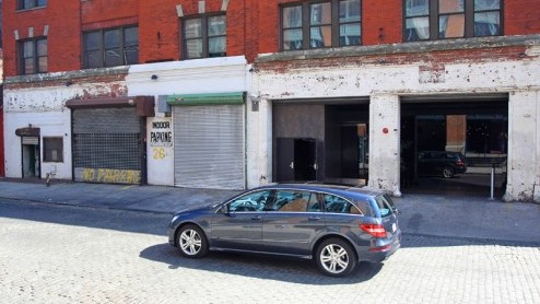 Mercedes heeft de R-klasse in het nieuw gestoken. We reisden af naar New York om de grote kolos in zijn natuurlijke habitat opnieuw te leren kennen. Nota bene in de city that never sleeps met razend