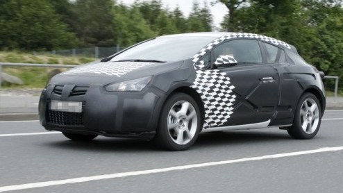 Opel is nog niet klaar met de Astra-familielijn. Naast de nieuwe Astra Sports Tourer zijn de ogen in Russelsheim ook gericht op de driedeurs GTC. De techneuten voelen het sportief getinte broertje fli