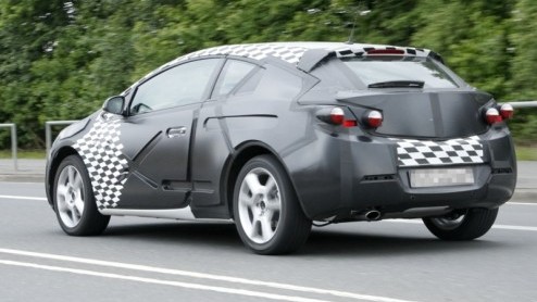 Opel is nog niet klaar met de Astra-familielijn. Naast de nieuwe Astra Sports Tourer zijn de ogen in Russelsheim ook gericht op de driedeurs GTC. De techneuten voelen het sportief getinte broertje fli